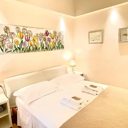 Cozy Santa Maria Novella Uffizi Duomo 2beds-2baths Firenze