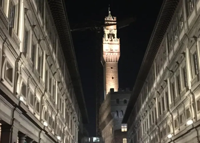 Cozy Santa Maria Novella Uffizi Duomo 2beds-2baths *