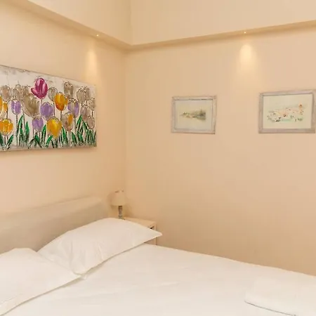 Cozy Santa Maria Novella Uffizi Duomo 2beds-2baths
