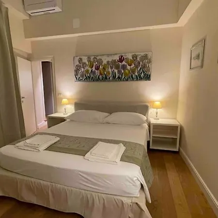 Cozy Santa Maria Novella Uffizi Duomo 2beds-2baths * 피렌체