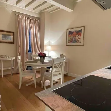 Cozy Santa Maria Novella Uffizi Duomo 2beds-2baths *