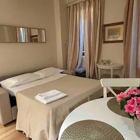Cozy Santa Maria Novella Uffizi Duomo 2beds-2baths * 피렌체