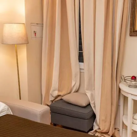Cozy Santa Maria Novella Uffizi Duomo 2beds-2baths 아파트