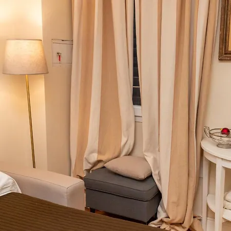 Cozy Santa Maria Novella Uffizi Duomo 2beds-2baths 아파트 *