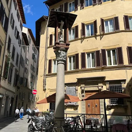 Cozy Santa Maria Novella Uffizi Duomo 2beds-2baths * 피렌체