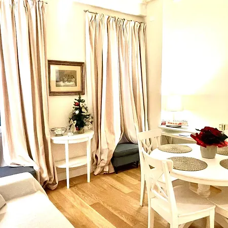 Cozy Santa Maria Novella Uffizi Duomo 2beds-2baths 아파트 *