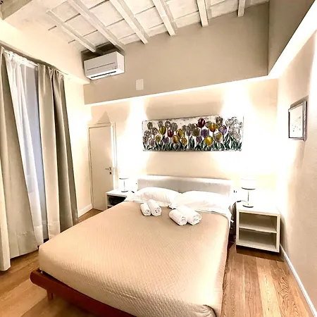 Cozy Santa Maria Novella Uffizi Duomo 2beds-2baths *